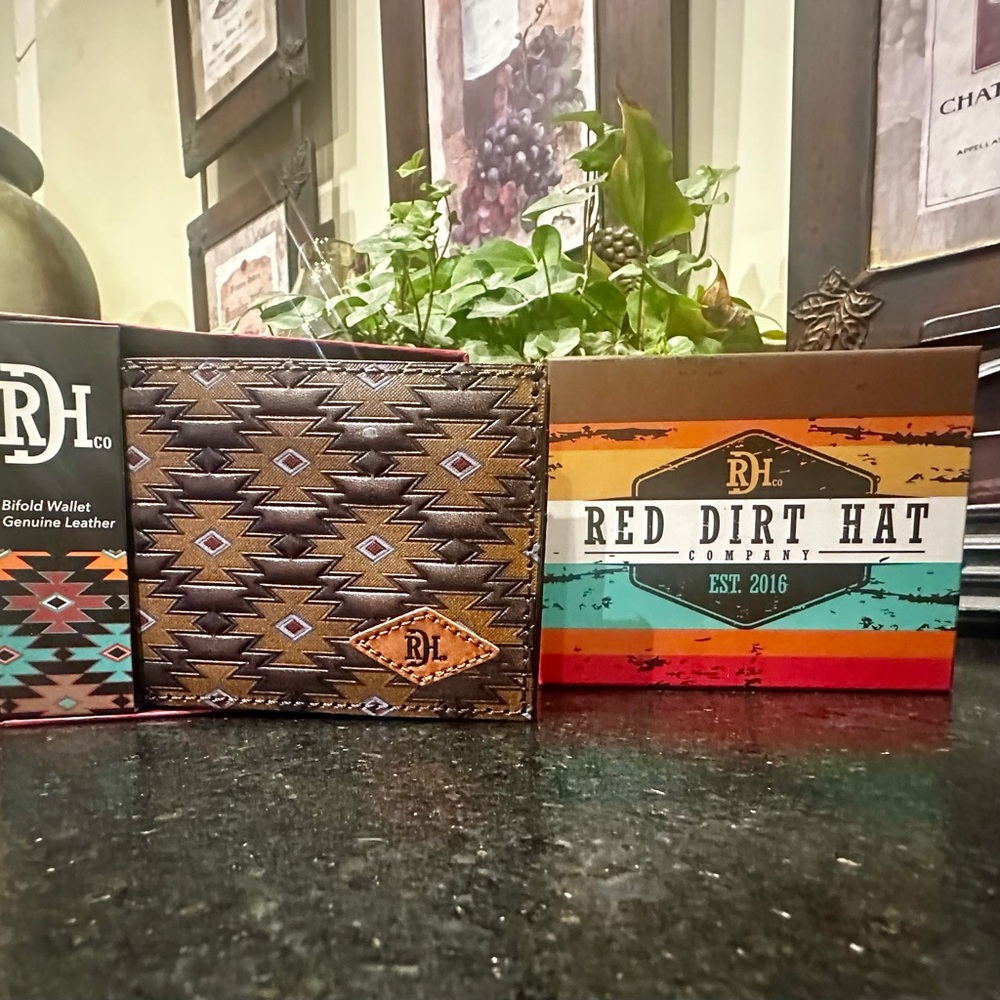 NIB Red Dirt Hat Company Bi-Fold Wallet
